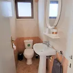 Comfy In A Shared Near Salt Lake With Internet And Netflix ラルナカ