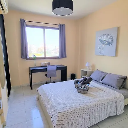 Comfy In A Shared Near Salt Lake With Internet And Netflix ラルナカ