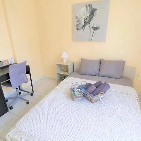 Comfy In A Shared Near Salt Lake With Internet And Netflix ラルナカ