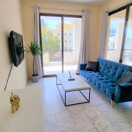 Comfy In A Shared Near Salt Lake With Internet And Netflix * ラルナカ